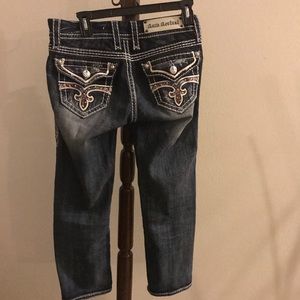 Rock Revival light wash distressed Capri jeans